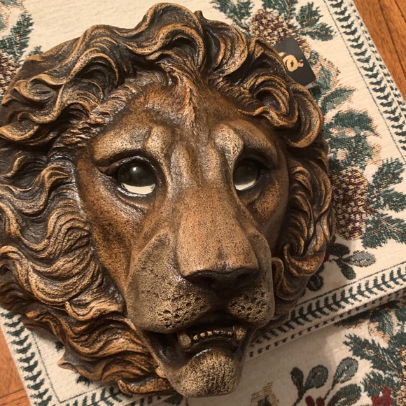 Majestic Lion Head Wall Decor in Brown - Picture 5 of 6